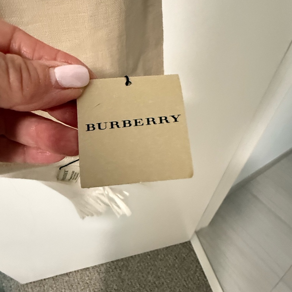 Cream Scarf with Script Design - Picture 4 of 5